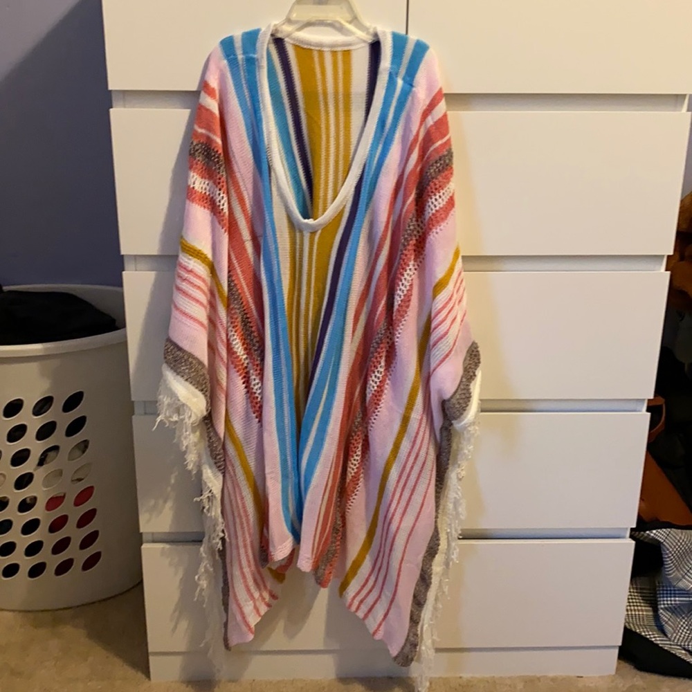 Shaw/bathing suit coverup